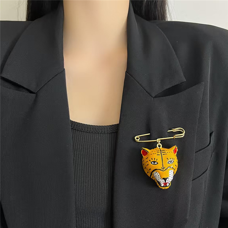 Elegant Enamel Tiger Brooch Pi - огляд і ціна Women'S Accessories For Formal Wear